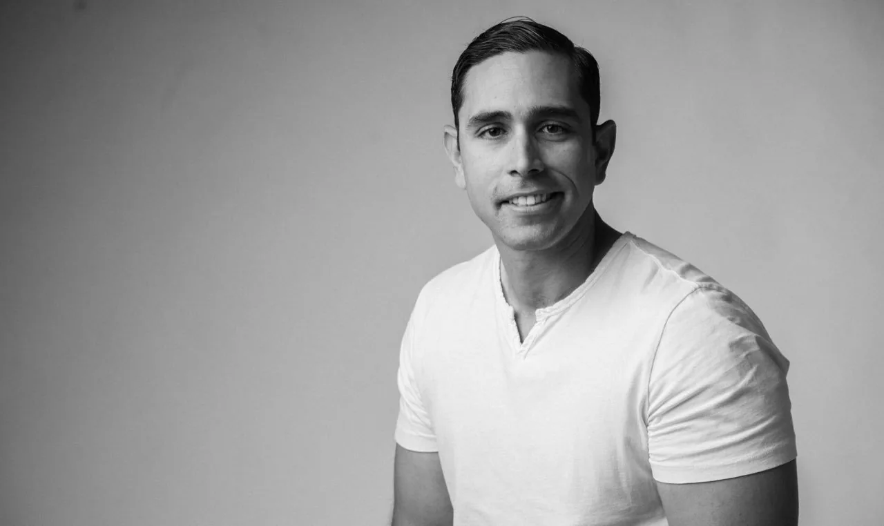 Retrato en blanco y negro de Víctor Medina