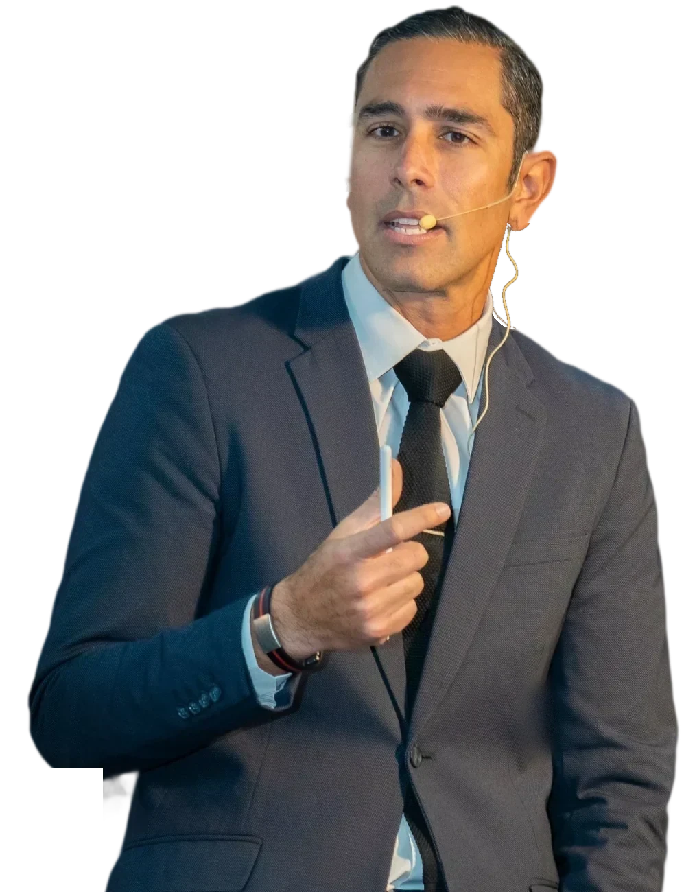 El pastor Víctor Medina predicando